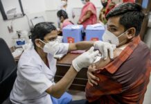 ભારતે રસીકરણ કાર્યક્રમ શરૂ થયા બાદથી ફક્ત 9 મહિનામાં જ આ ઉપલબ્ધિ હાંસલ કરી છે. ડો. પુનમ ખેત્રપાલ સિંહ (રિજનલ ડાયરેક્ટર, WHO સાઉથ ઈસ્ટ એશિયા) એ 100 કરોડ રસીકરણનો આંકડો પાર કરવા બદલ ભારતને શુભેચ્છા પાઠવી.